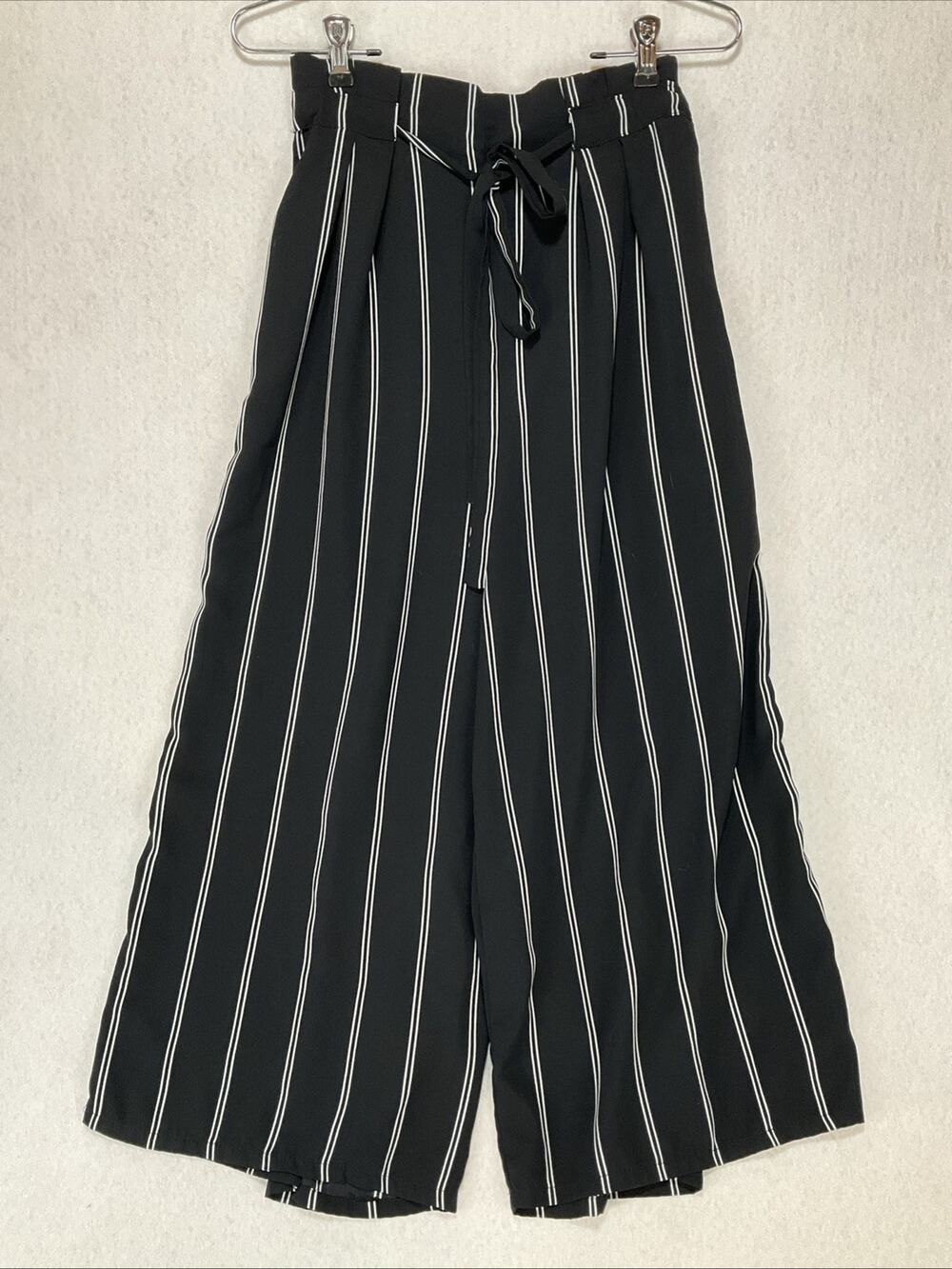 Sienna Sky Black White Striped Wide Leg Pants Paperbag Flowy Crop Capri Medium